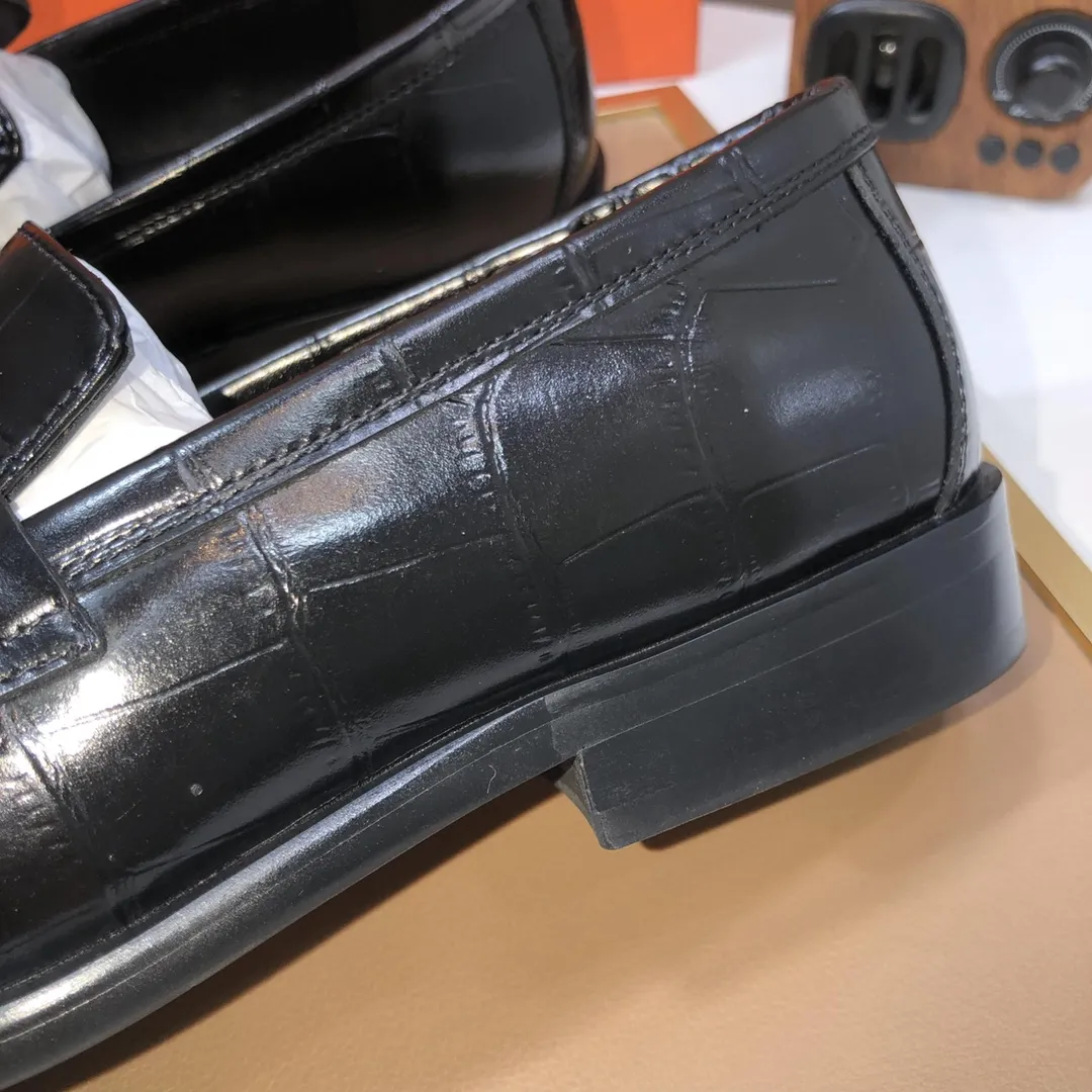 Men's shoes💰460💰[HERMES] (sheepskin lining)🍀Italian top luxury🍀He does not pursue novel styles and gorgeous colors, but attracts the favor of successful men with his flawless, elegant and classic style. Formal leather shoes This very comfortable, simple and stable style allows you to easily match any style! The pattern is absolutely 1:1 refined from the original case, and we strive for excellence in materials, imported cowhide + sheepskin lining💪💪💪extraordinary texture👍! .Black Brown Size: 38-45 (45 customized)